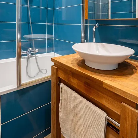 Daire Chic Bohemian 1bd Batignolles Paris